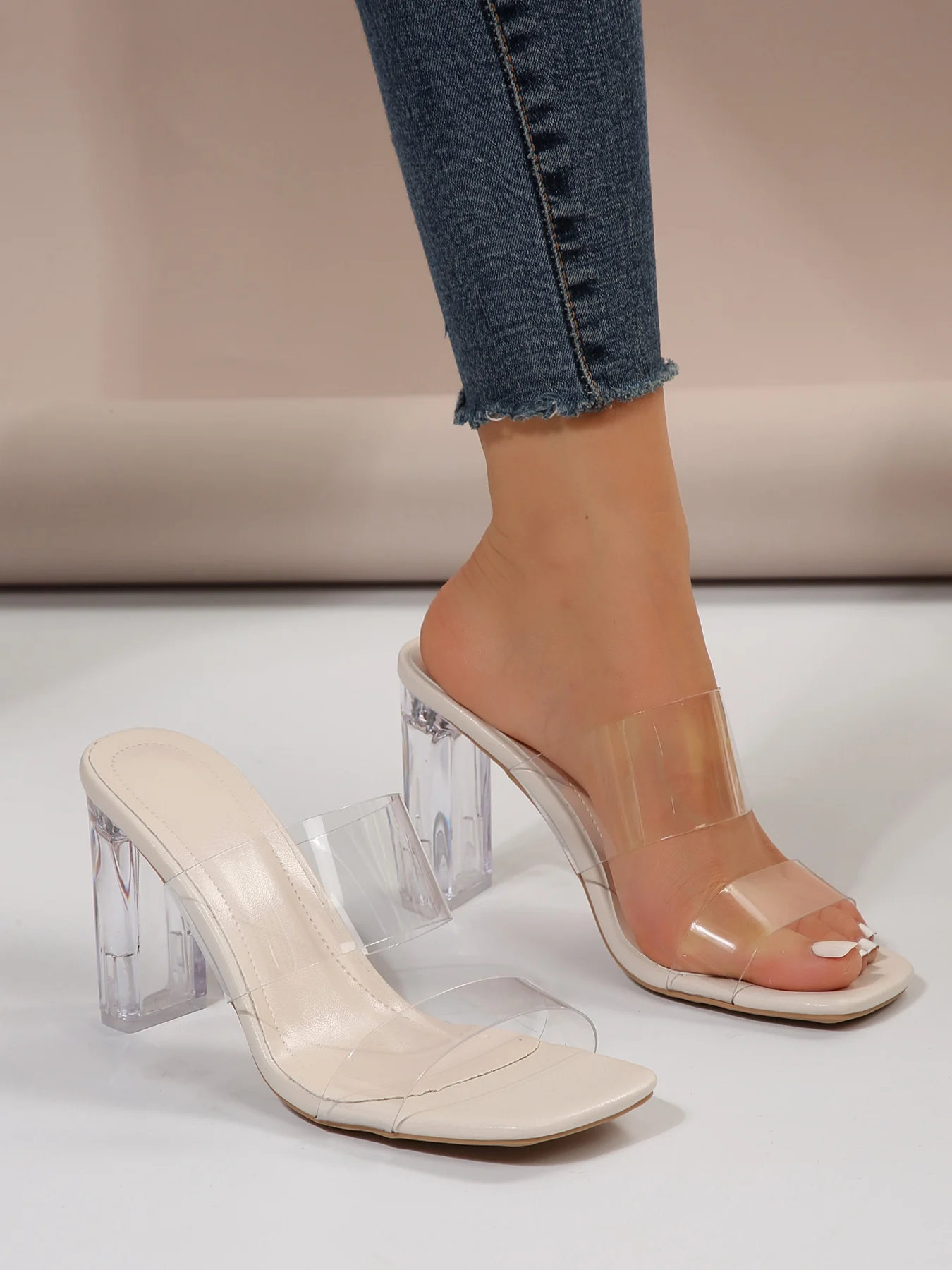 2023 New Transparent High Heel Sandals Summer Medium Heel Thick Heel Sandals Women\'s Super Immortal Crystal Heel External Wear S