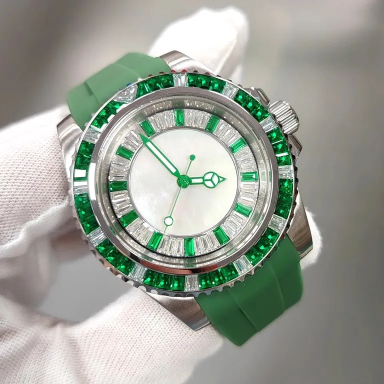 Customized LOGO Fashion Modified Men's Mechanical Watch 40MM Green Crystal Ring Rubber Case with Beimu Dial and NH35 Movement