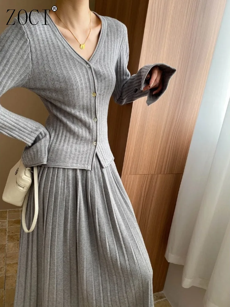 

ZOCI женский классический костюм, модный умный бумажный вязаный кардиган, плиссированная юбка, комплект из двух предметов, офисная женская новинка 2024, весенняя новая модель