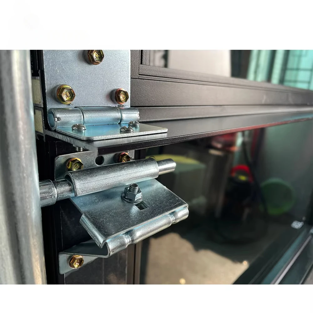 Автоматические черные алюминиевые матовые стеклянные секционные гаражные ворота для жилых помещений