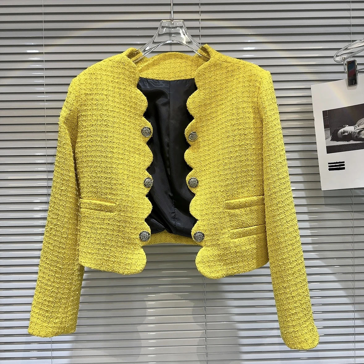 Winter New Fragrant Wave Edge Thick Tweed Temperament Shoulder Pad Short Coat Women Yellow Jackets