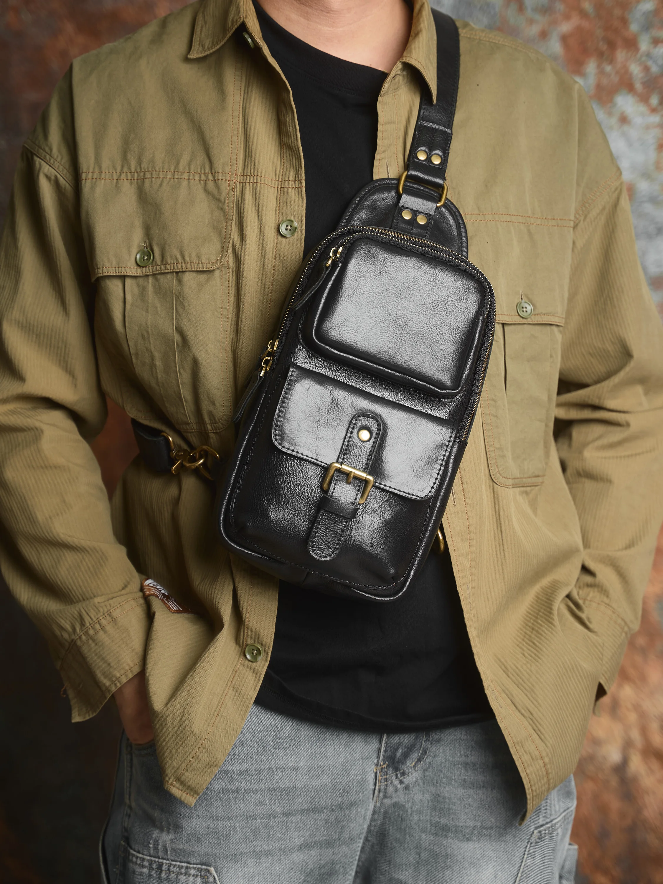 NASVA Echtleder Herren-Brusttasche Vintage Umhängetasche für Männer, Crossbody-Schultertasche Lässiger Kleiner Rucksack – Detail 9