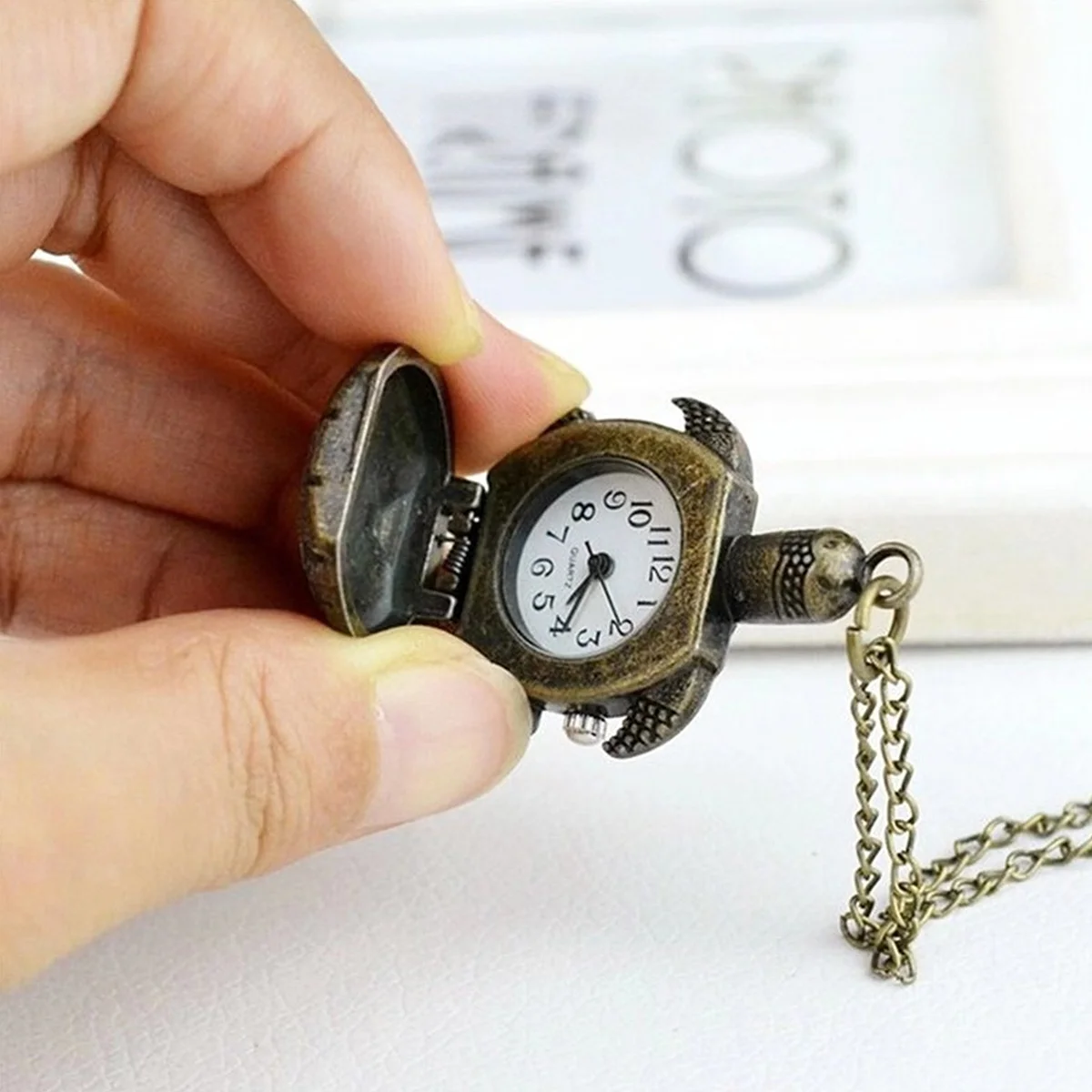 

1pc Vintage Tortoise Pocket Watch Retro Hanging Watch For Adults Chain Quartz Movement Turtle Pendant Alloy Decorative Timepiece