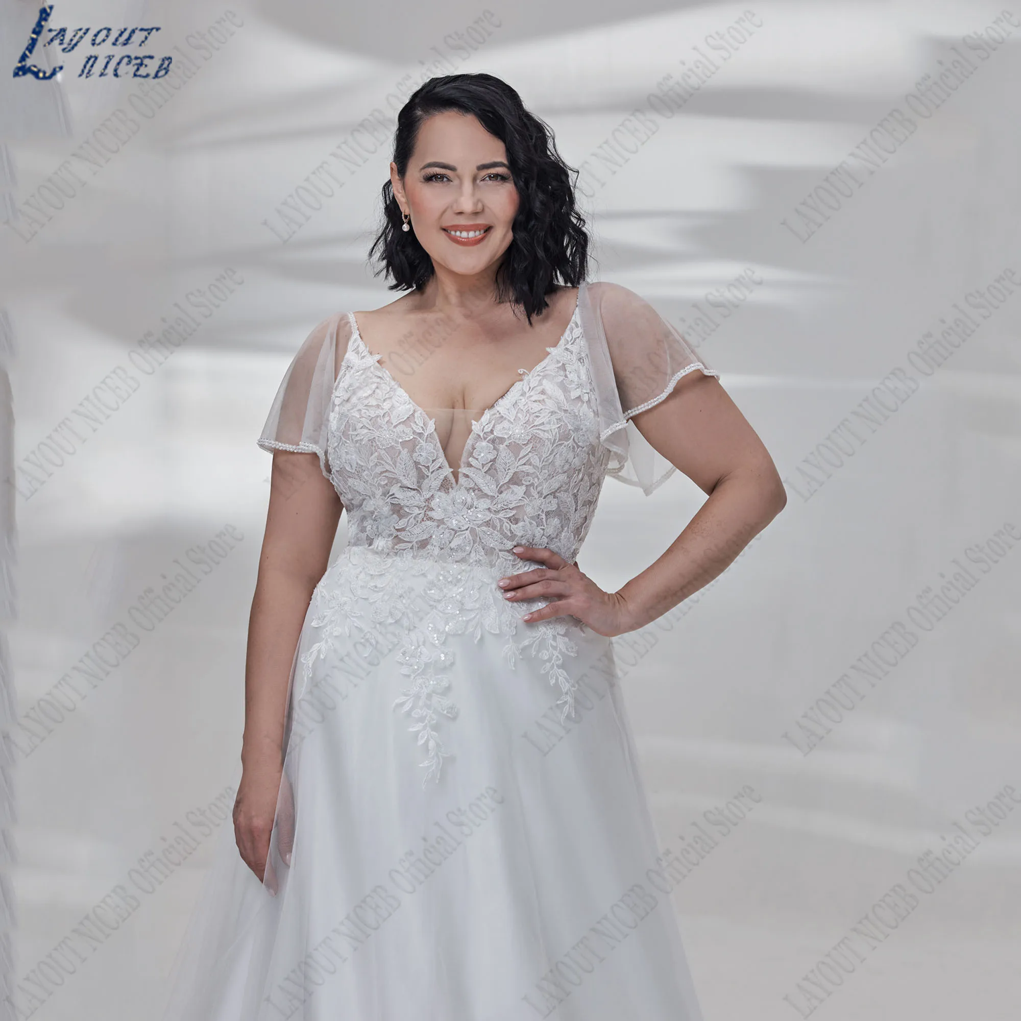 LAYOUT NICEB V-Neck Oversize Vestido De Casamento Batwing Mangas Apliques A-Line Tulle Vestidos De Noiva Backless Ilusão Personalizado V-Neck Oversize Vestido de Noiva Batwing Mangas A Linha Appliques Tulle Vestidos de