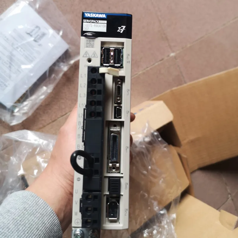 СЕРВОПРИВОД 200В SGD7S-R90A10A / SGD7S-R90A10A002 СЕРВОДРАЙВЕР ПЕРЕМЕННОГО ТОКА