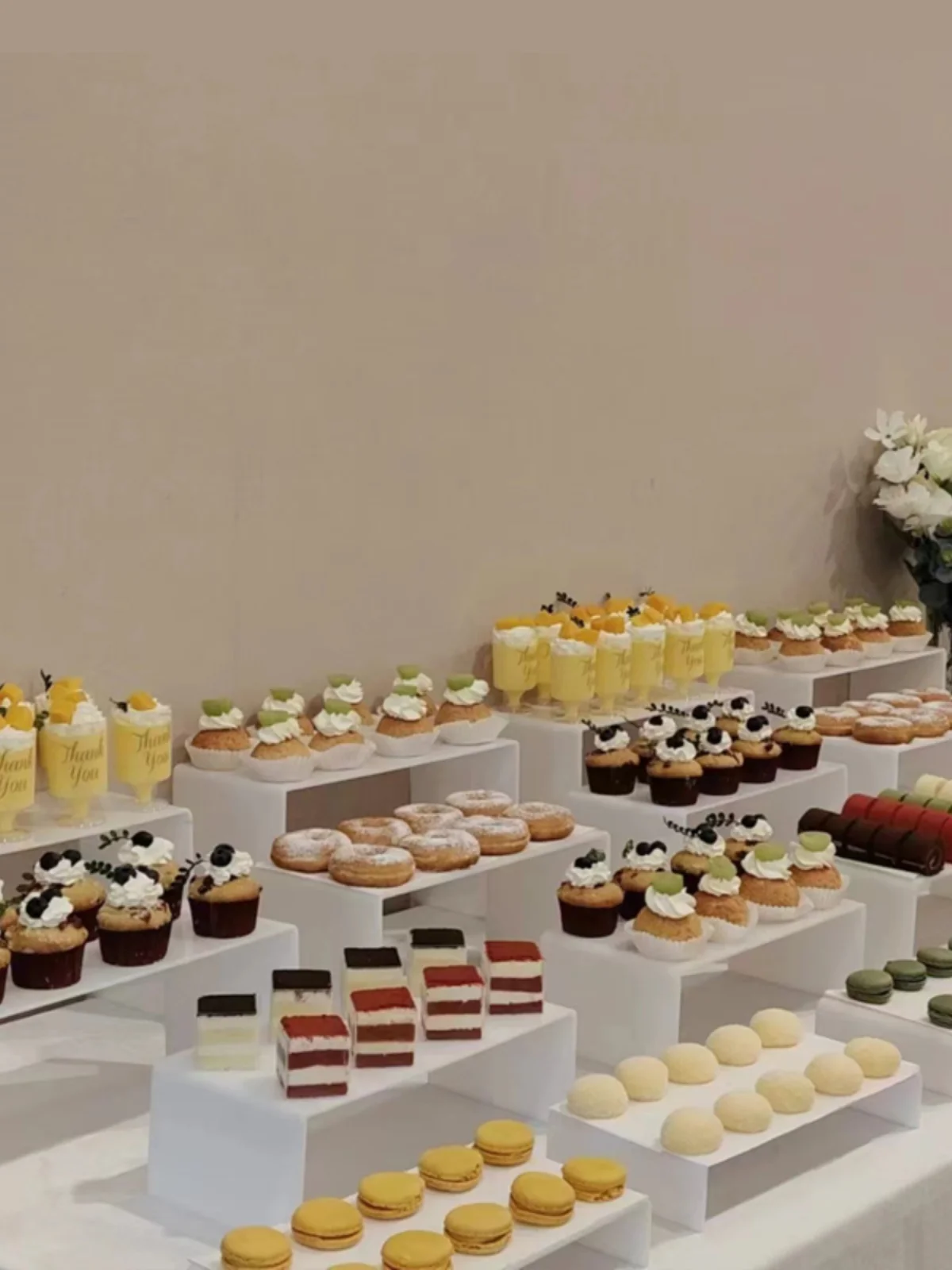 

Набор из четырех акриловых подставок для десертов: украшения для фуршета, свадебного декора и кейтеринга