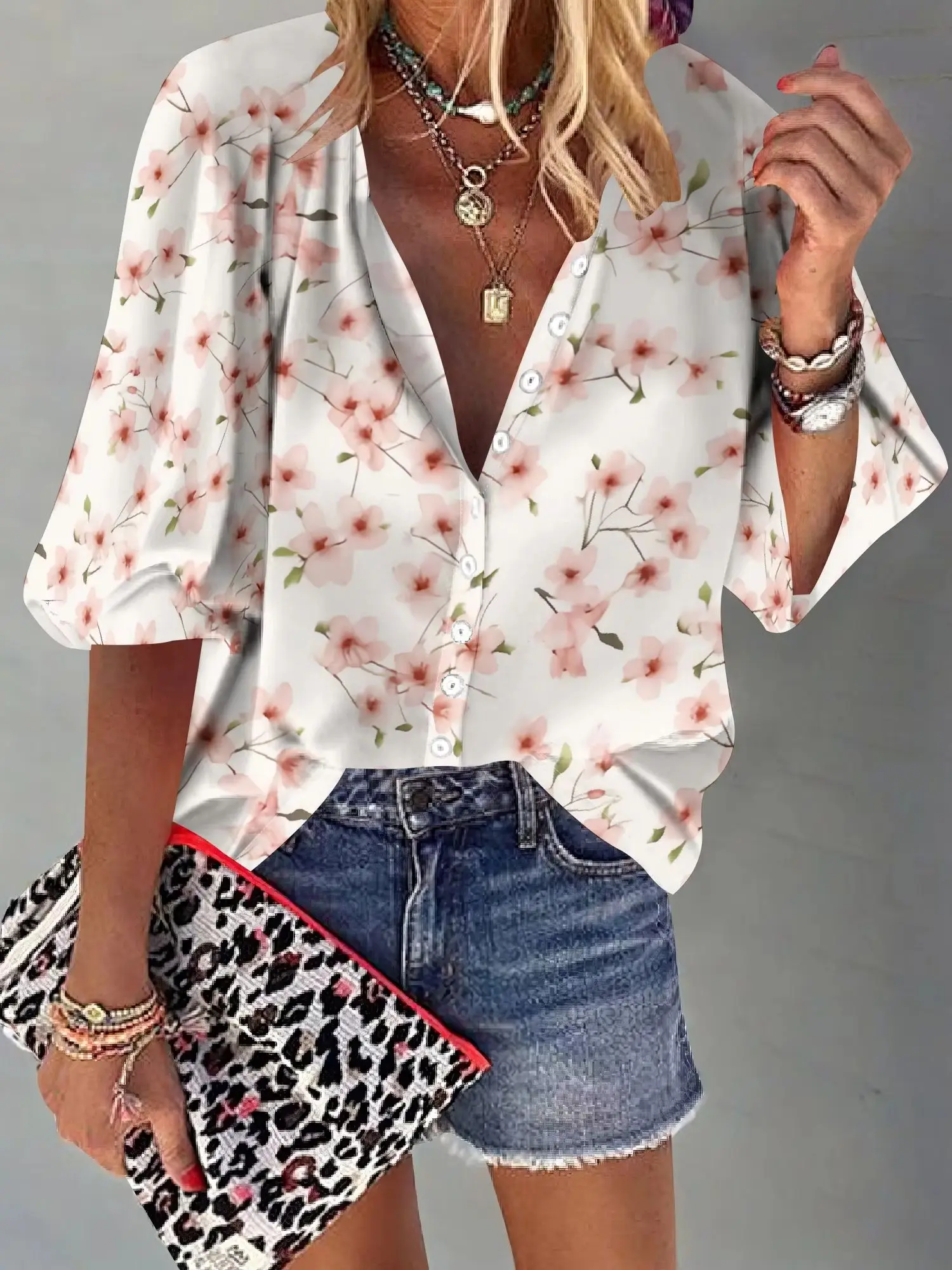 Рисунок 3 - Женские деловые повседневные топы