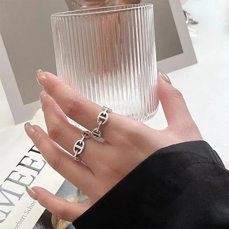 Women's Pig Nose Lock Ring Niche Designer Light Luxury Open Band Ring Minimal Versatile Cold Tone Premium Texture Finger Jewelry