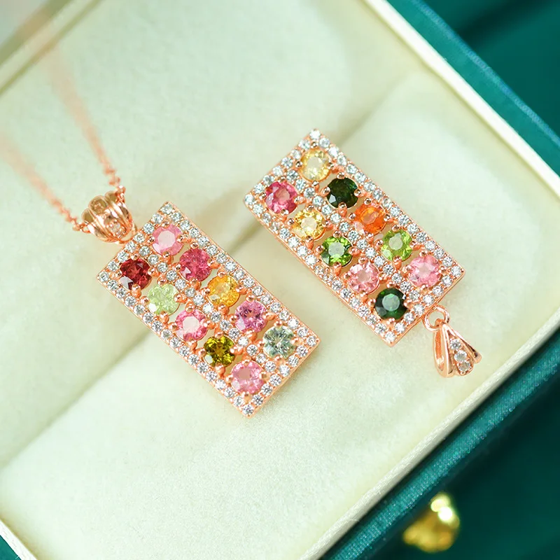 

Fashion classic compact rose colored inlay multi-color glossy creative small square pendant High quality clavicle chain jewelry