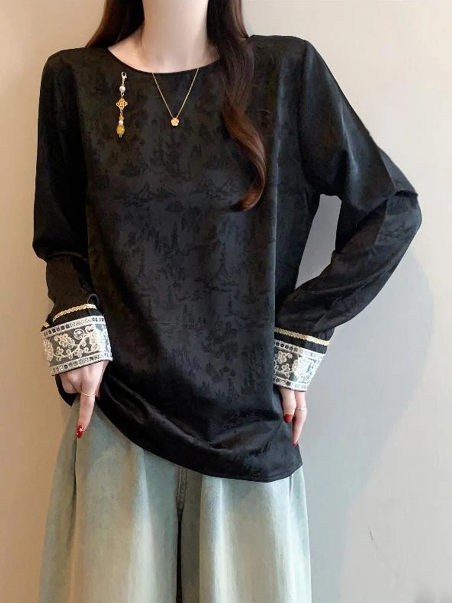 

Новая женская блузка из ацетатного атласа с вышивкой в китайском национальном стиле, весенняя, больших размеров, красивая, элегантная