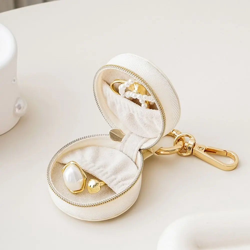 

Simple Solid Colored PU Jewelry Case Round PU Leather Necklace Ring Case With keyring Luxury Jewelry Storage Box Travel