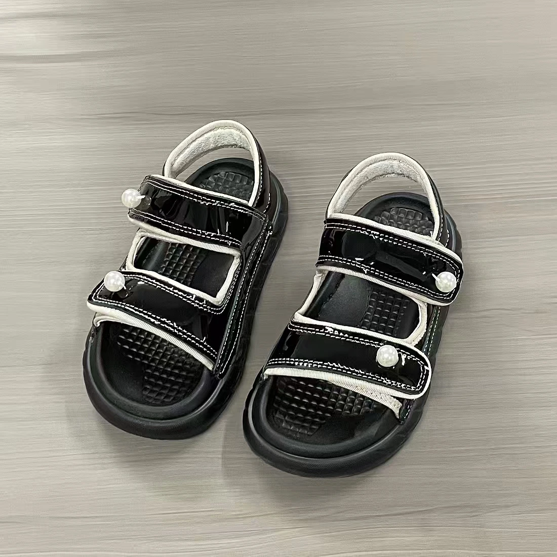 Jinyu Sandals Breathable Genui - Patent Leather Shine ulasan dan harga