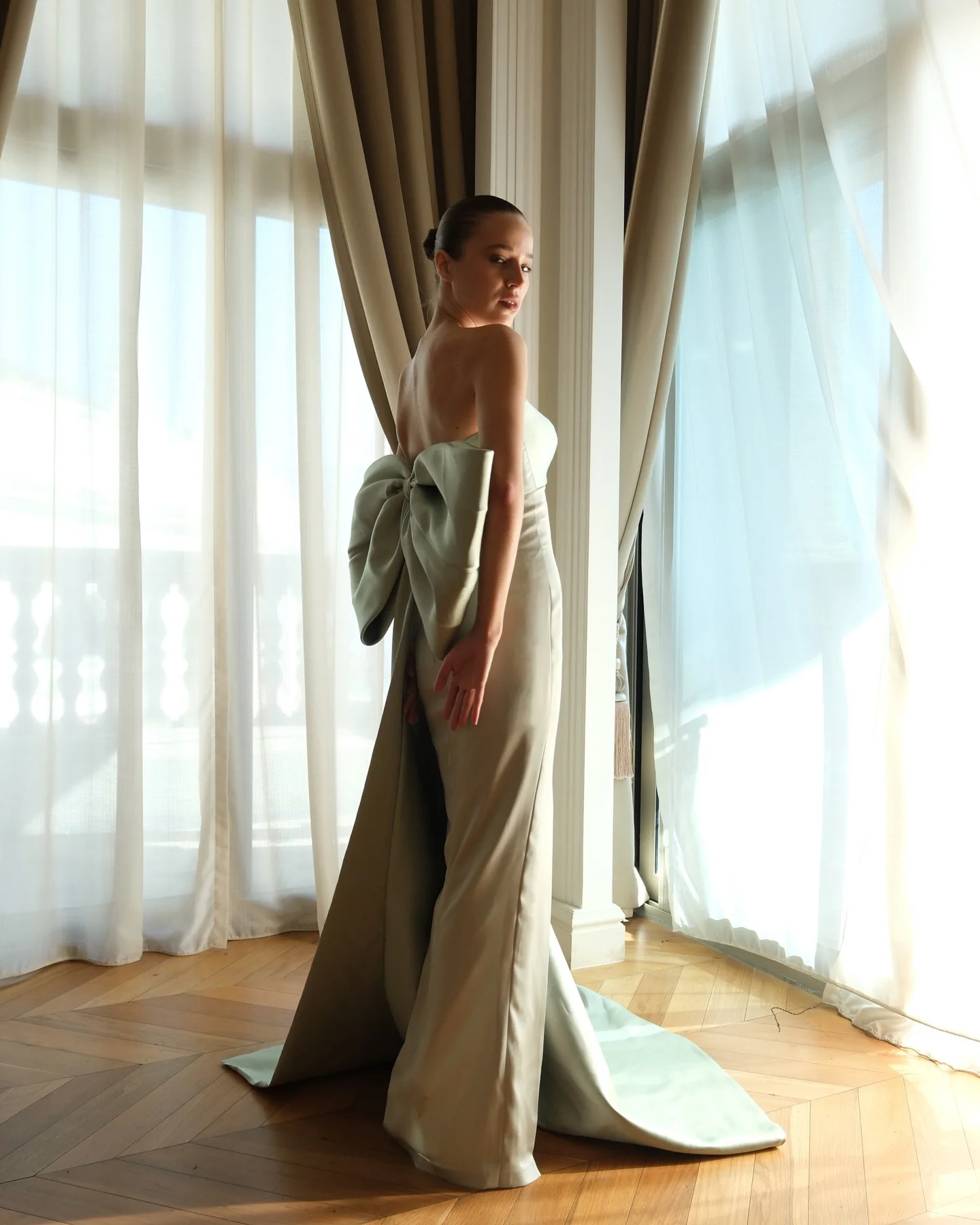 맞춤형 스트랩리스 민소매 우아한 이브닝 드레스 클래식 섬세한 셀러브리티 가운 패션 고품질 파티 드레스