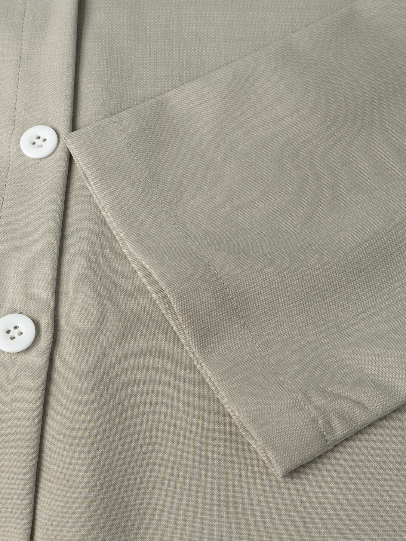 Damen-Bluse mit Knöpfen, Oversize-Schnitt, Ärmel mit Rollkragen, lässiges Hemd für Frühling und Herbst, Größen S-XXL, einfarbig, mit Umlegekragen, lockere Hemden für das Büro. – Detail 9