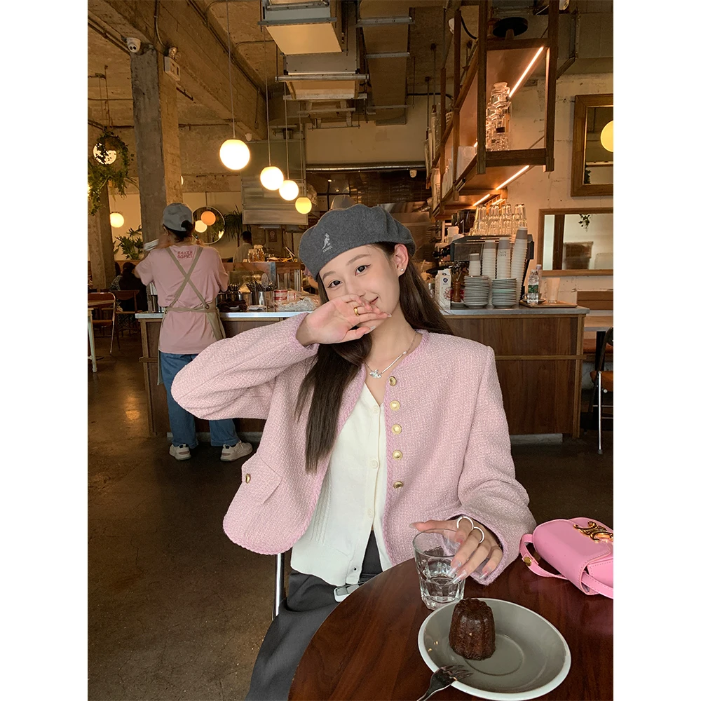 

Розовая однотонная прямая куртка-рубашка с круглым вырезом и пуговицами, стандартный крой, для повседневной носки, однотонная,прямая, однотон