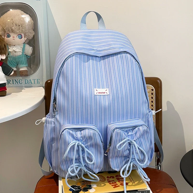 حقيبة ظهر الطالب مخططة من النايلون 2025 بساطة جديدة بلون سادة حقيبة ظهر عالية السعة للسفر خارج حقيبة ظهر متعددة الاستخدامات