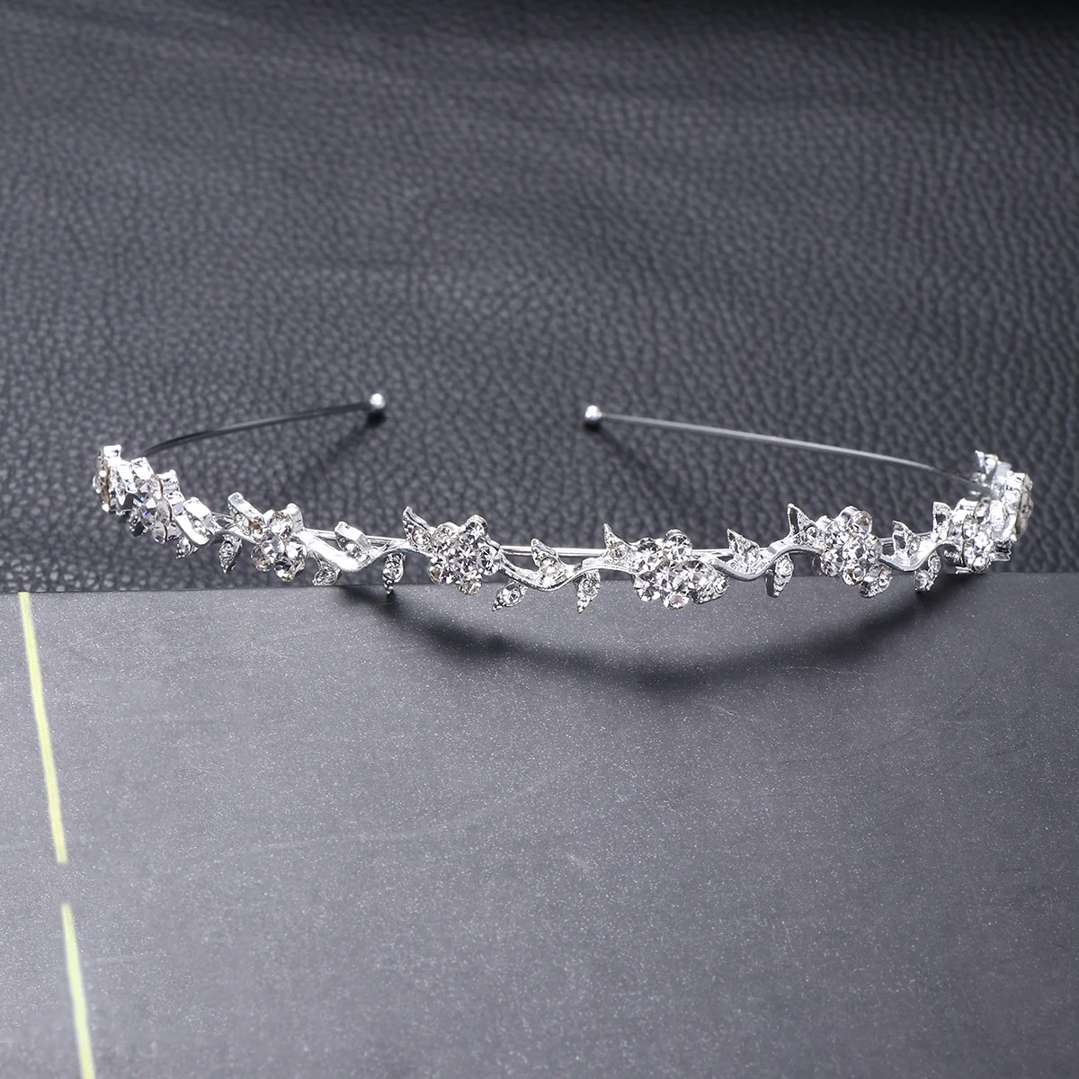 

Plum Blossom Leaves Hair Band Headwear Bridal Headband Wedding Party Prom Anniversary Decorative Hair Jewelry for Women