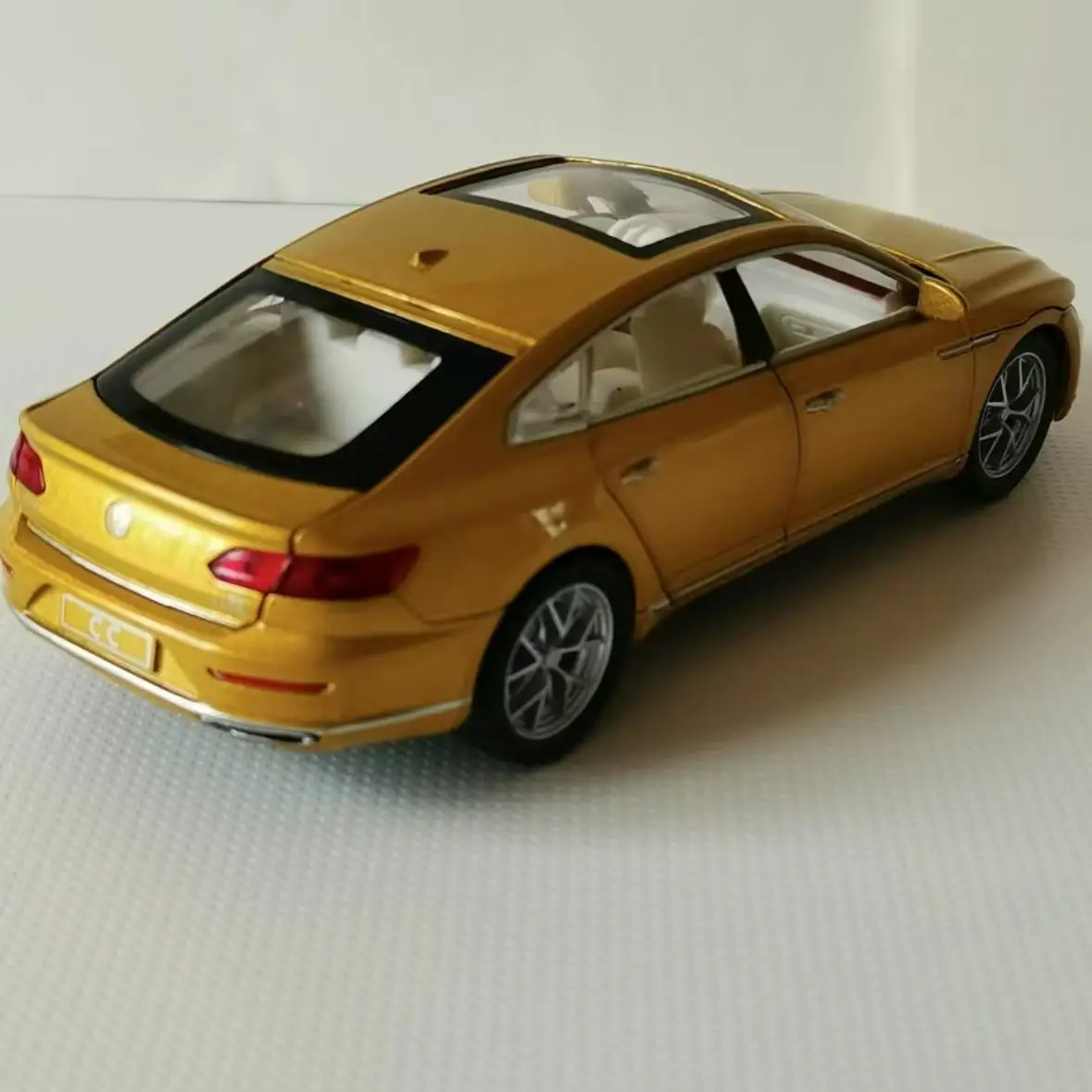 Modelo de coche Volkswagen CC arteon 1:32, coche de aleación fundido a presión, modelo de coche de juguete, juguete coleccionable para niños, regalo de Navidad