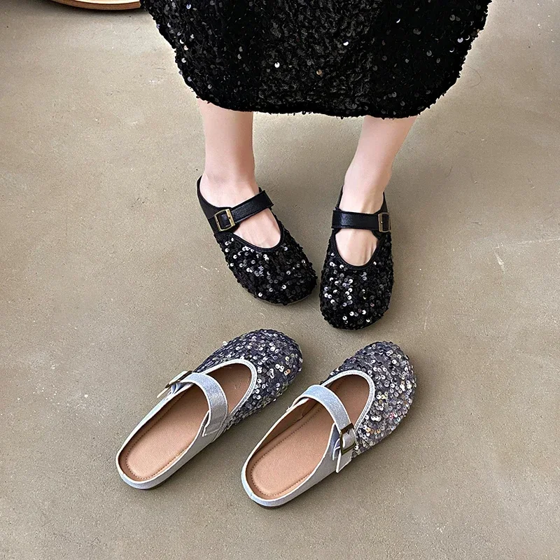 2024 New Spring and Autumn Fashion Round Head Shallow Mouth Sequin Buckle Casual Baotou Women's Flat Spliced Half Slippers