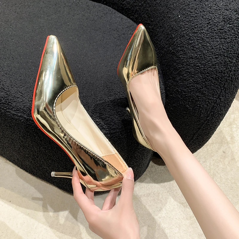 Czółenka damskie 2024 Summer New Fashion High Heels Women Patent Leather Toe Gold Sexy Pumps Kobiece buty ślubne dla kobiet