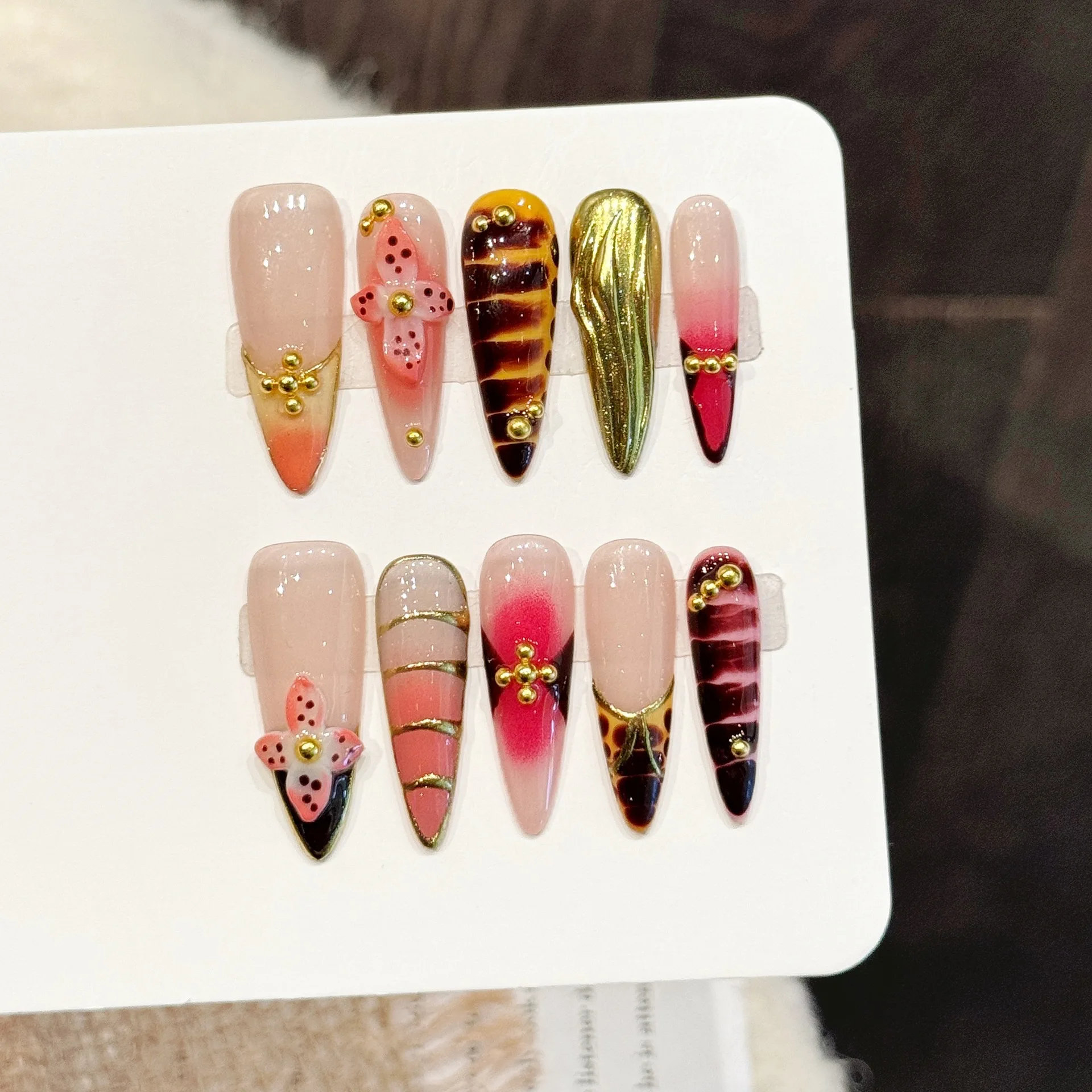 

10pcs Handmade Long Stiletto French Press On Nails Blurred 3D Carving Flower Gold Design Fake Nails Wearable Nails Art Tips Girl
