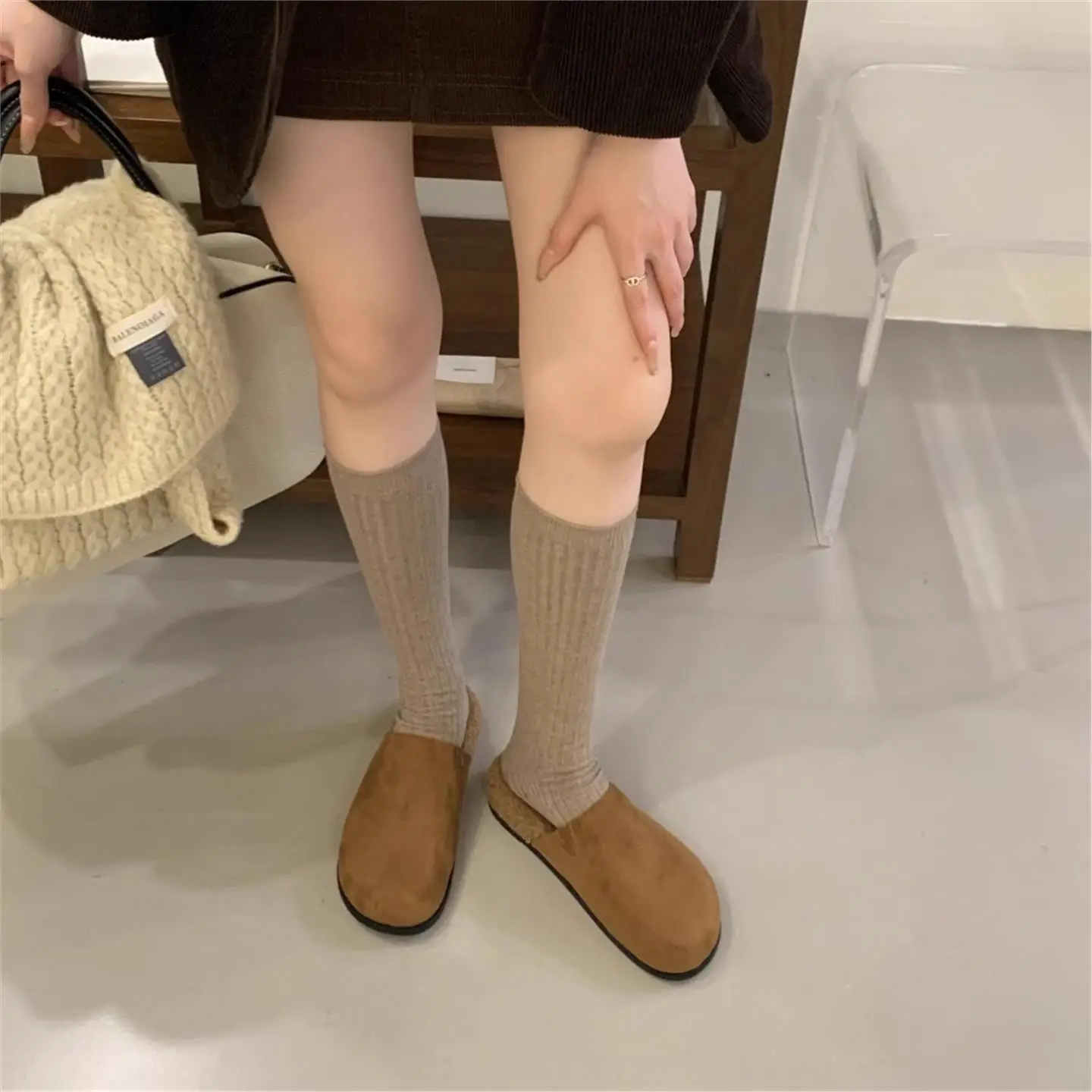 シックな女性の厚い毛皮のスリッパ屋内屋外着用秋冬ファッション韓国スタイル人工ショートファースリッポンシューズ