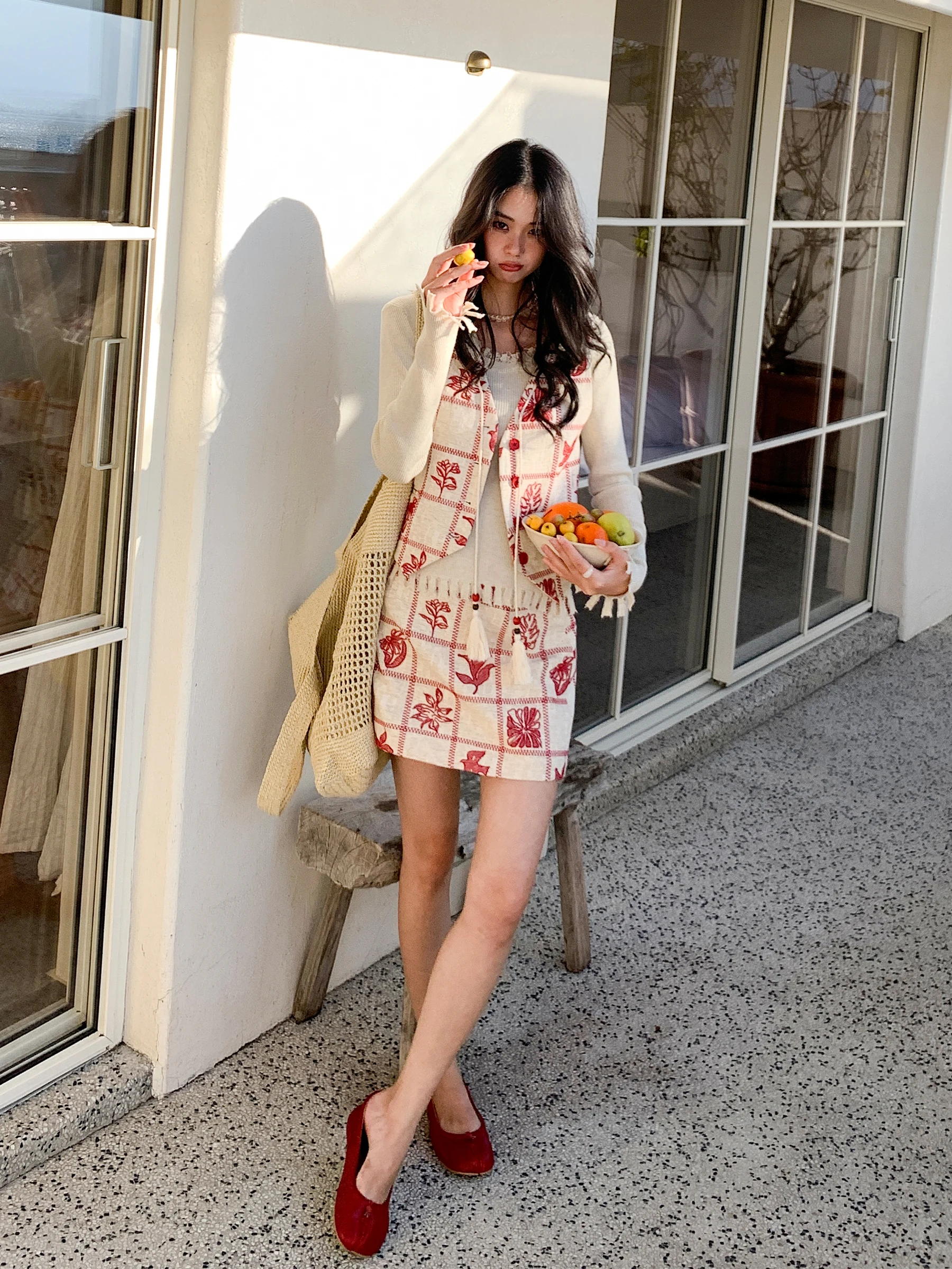 

LAZYZ Ретро-комплект из двух предметов: красный хлопково-льняной костюм с юбкой с завышенной талией и жилетом, весна 2026