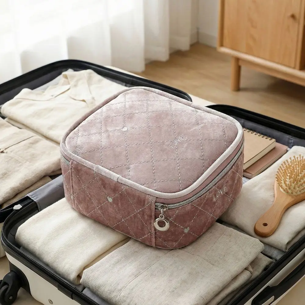 Cute Velvet Makeup Bag Portable Compact Cute Square Cosmetic Bag Simple Zipper Closure Mini Makeup Bag Makeup Organizer