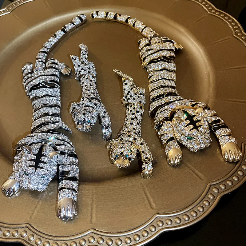 Vintage Hyperbole Gold or Silver Plated Rhinestones Large Tiger Leopard Shoulder Decor Brooches Jewelry For Women Gift