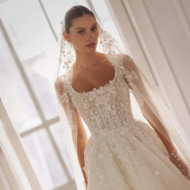 White Wedding Dresses Glitter Flower Decal Skirt Long Tail A-Line Skirt Layered Made Wedding Dress Bridal Gown Customize