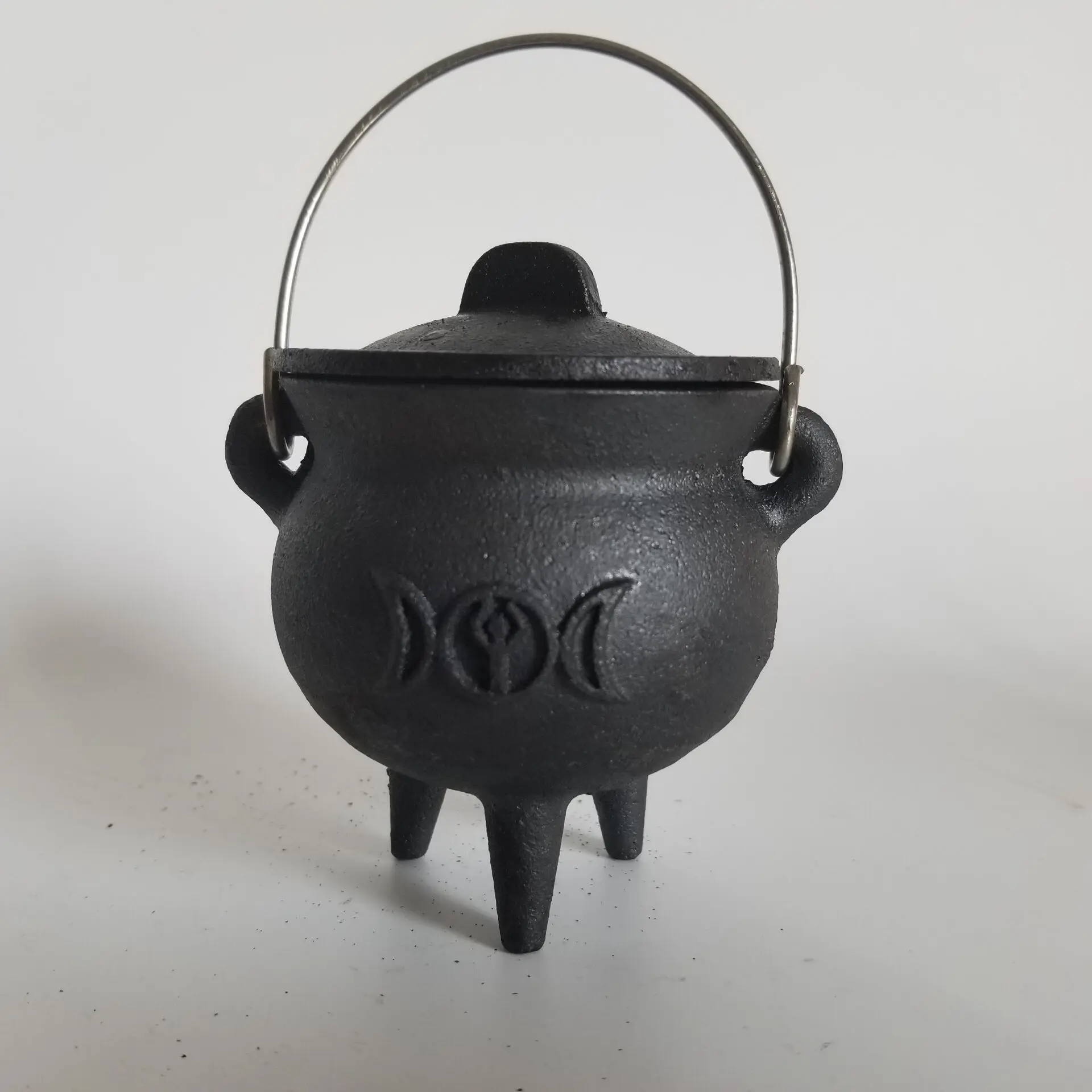 WICCA Wizard's Magic Pot Crucible Wax Table Witch Pot Burning Pot Cast Iron Three Legs Cauldron