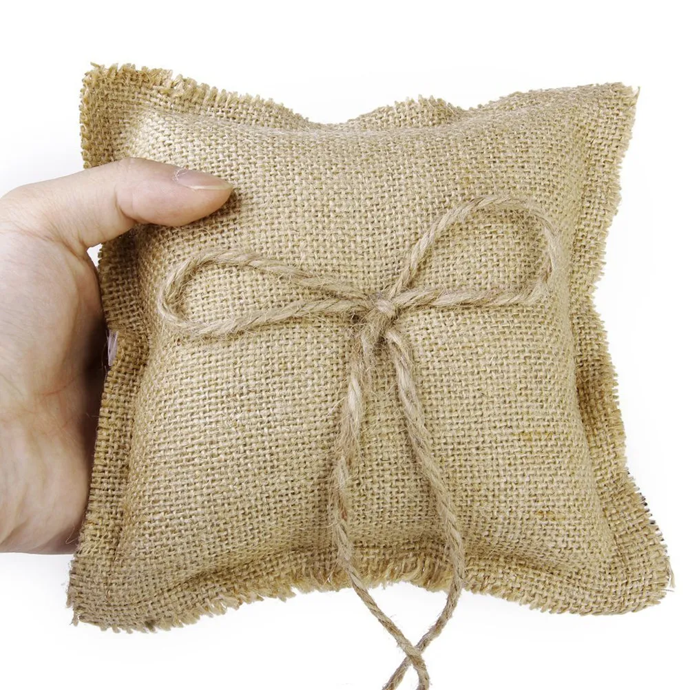 

Подушка для обручальных колец из джута, 15x15 см, коричневая, в стиле карманного дизайна, с бантом, шнурком и ремешком для ношения на спине, для церемонии выдачи колец и подружки невесты