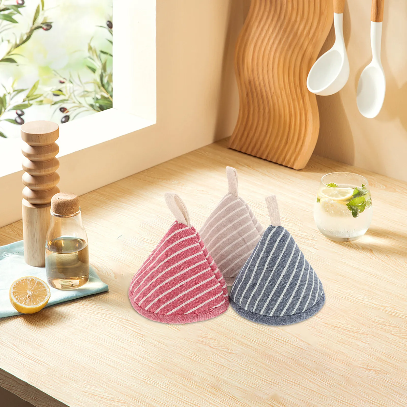 

Набор из 3-х треугольных хлопковых накладок на ручки кастрюль, термоизолированные колпачки для крышек, защита от ожогов и жары