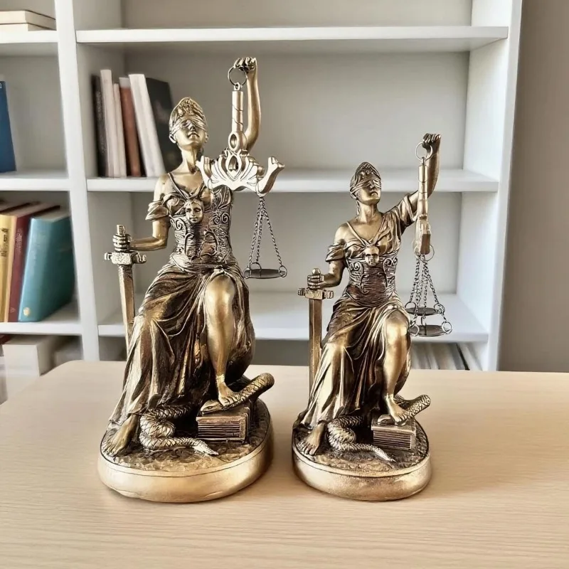 Nordic Vintage Creative Resin Lady Justice Statue, Retro Home Office Decor, Unique Handicraft for Home & Study