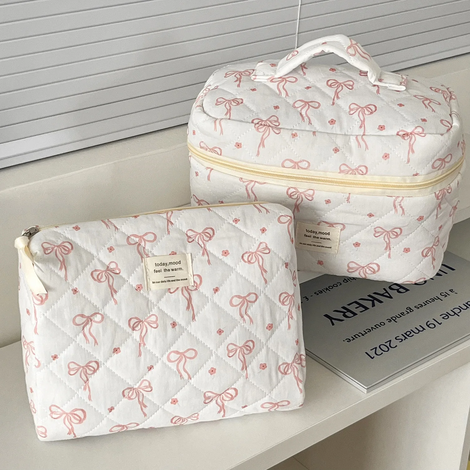 Borsa per trucco trapuntata da donna con fiocco alla moda Borsa portatile per cosmetici da toilette Borsa per fiori Borse con cerniera