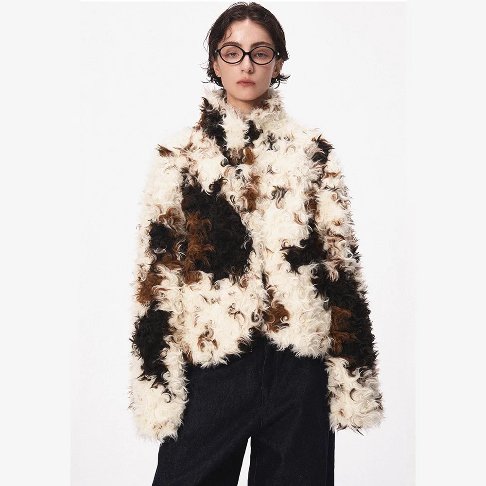 패셔너블한 여성용 숏 퍼 코트 가을 겨울 신상품 밀색 양털 모조 플러시 재킷 우아한 스타일