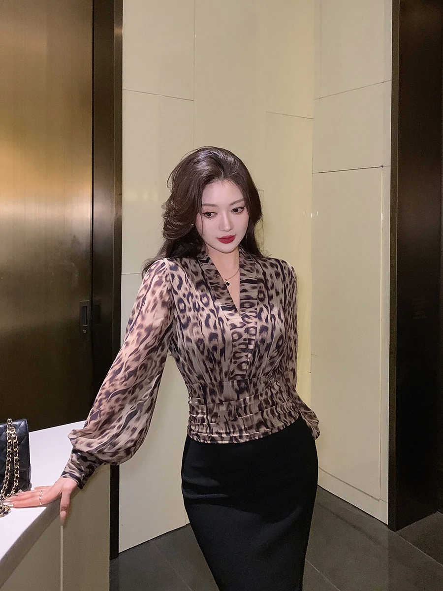 

Lin Guan Guan Retro Leopard Print Chiffon irt Long Sve Women's Early Autumn Faionable Top Slim Fit V-Ne Polyester Fiber