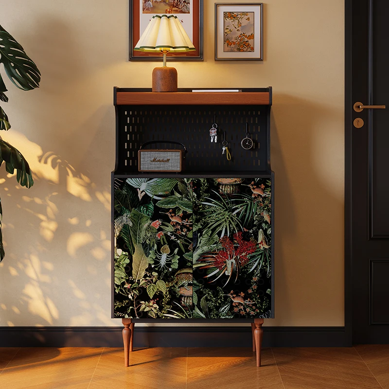 Solid wood entrance at the entrance of the multi-layer shoe cabinet in the aisle