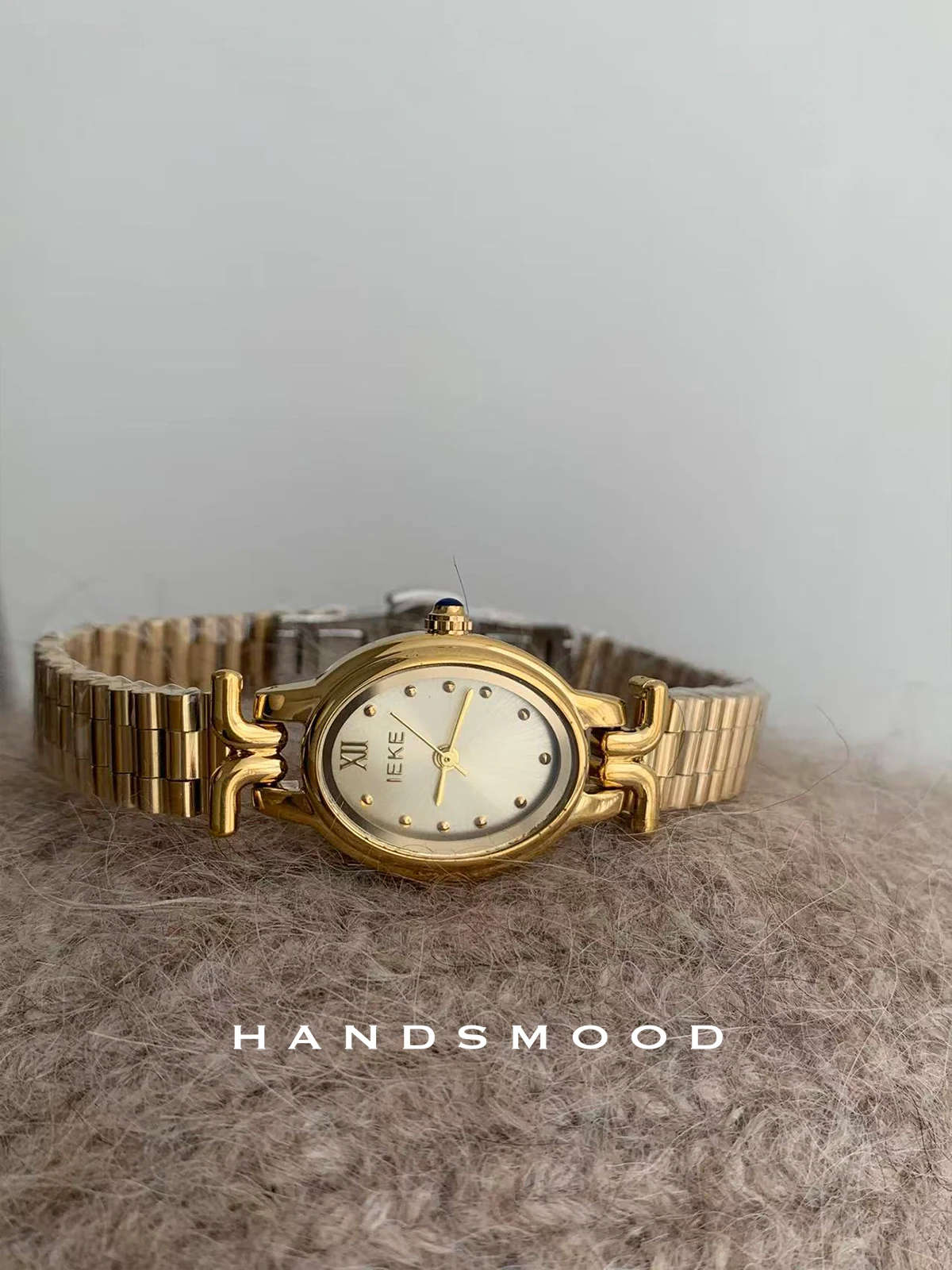 

Retro-style luxury high-end small gold watch, casual and versatile chain watch, a select collection of high-end watches.