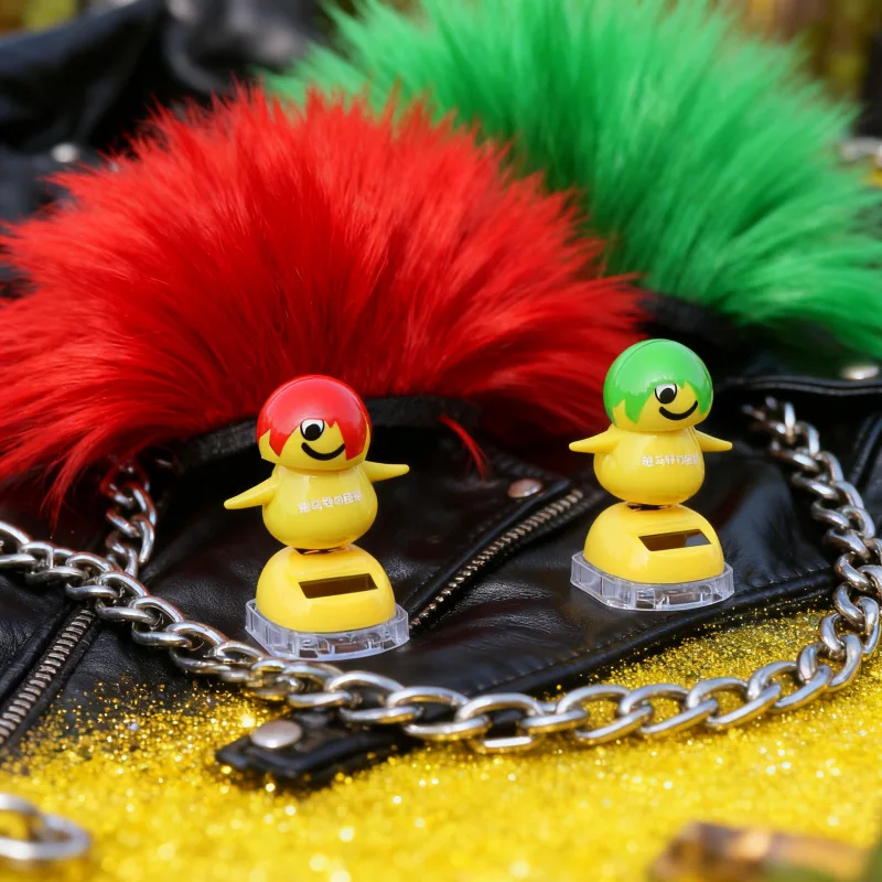 Novidade retro nostalgia y2k boneca ação brinquedo solar criativo balançando dança boneca decoração do carro ornamento de mesa interior do carro