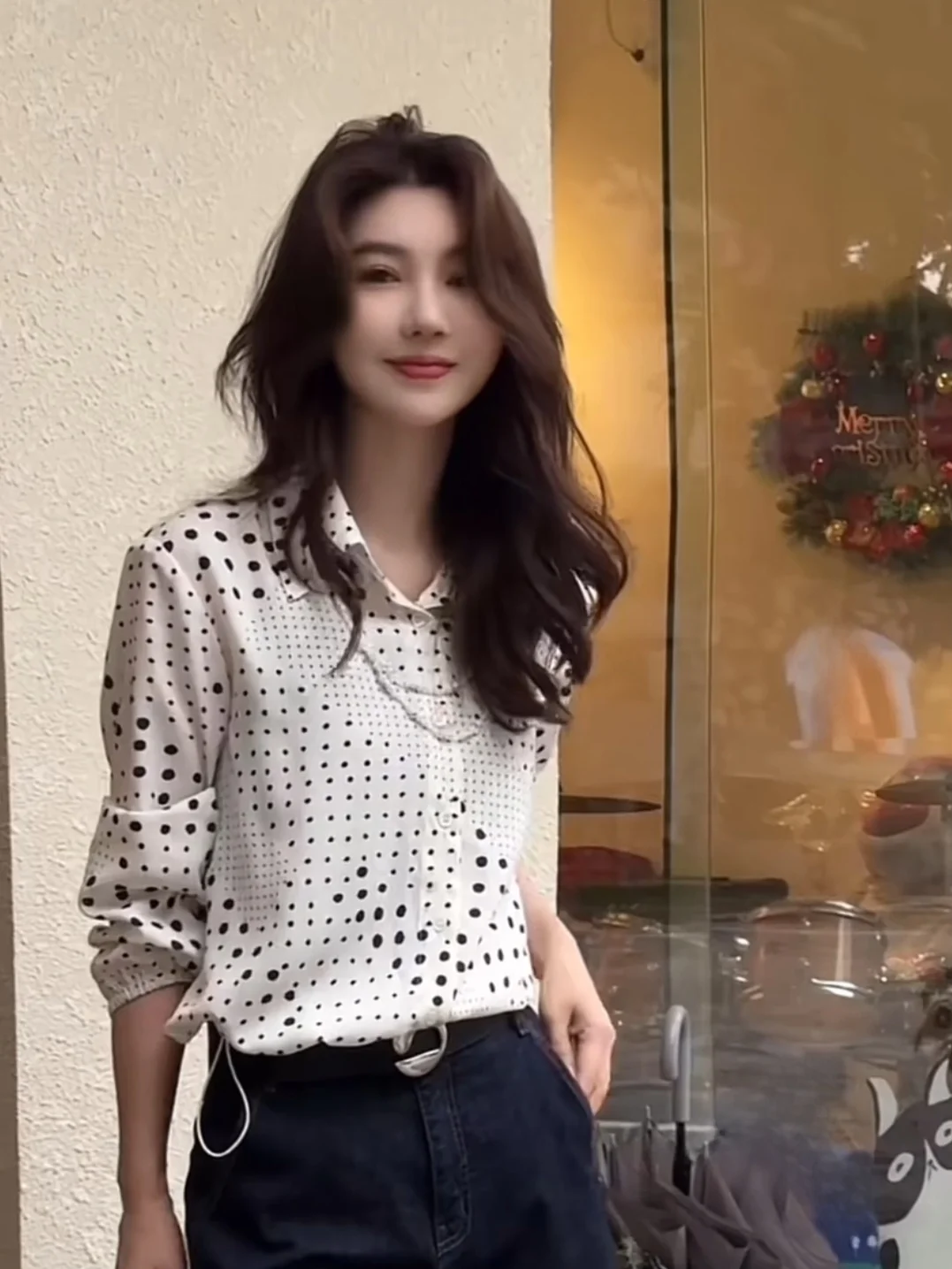 

Модная женская повседневная рубашка с длинным рукавом, весна 2024, с воротником, приталенная, в горошек, из смесового полиэстера