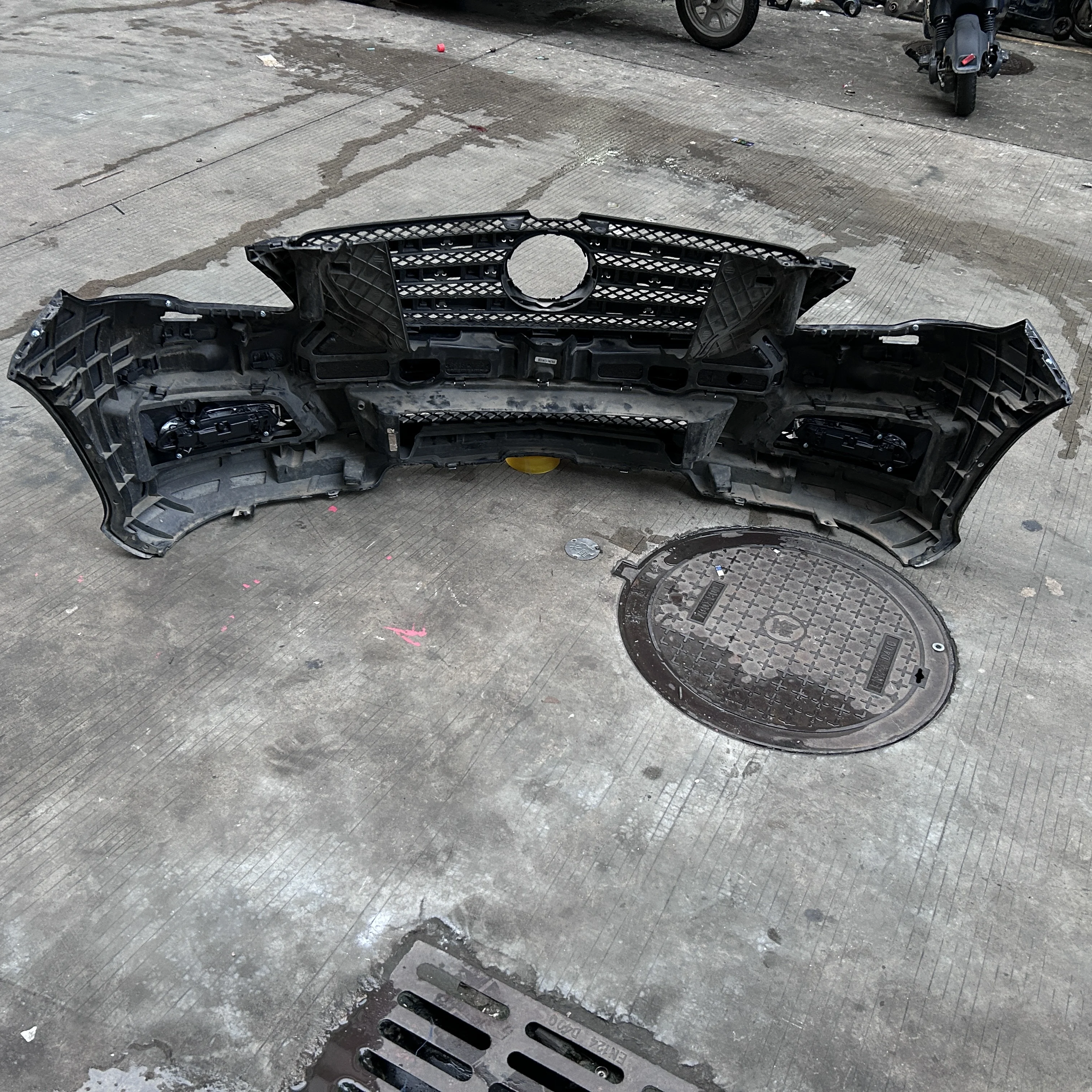 A2518800247 مبيعات المصنع مباشرة R300 2012 W251 مجموعات المصد الخلفي Rnd الأمامي