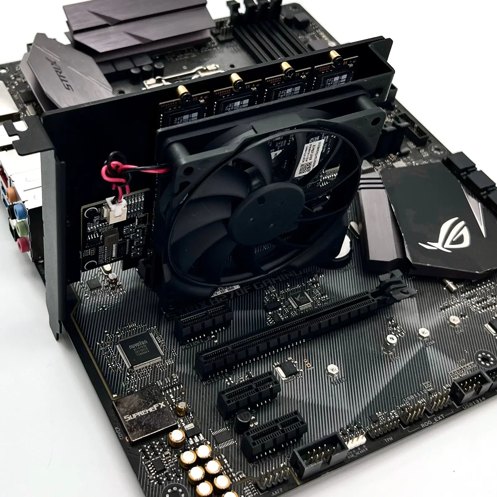 بطاقة توسيع محول القرص الصلب PCIe 5.0 X16 إلى 4 منافذ M.2 NVMe، 4 * 128 جيجابت في الثانية بطاقة محول مقسمة واحدة إلى أربعة أربعة