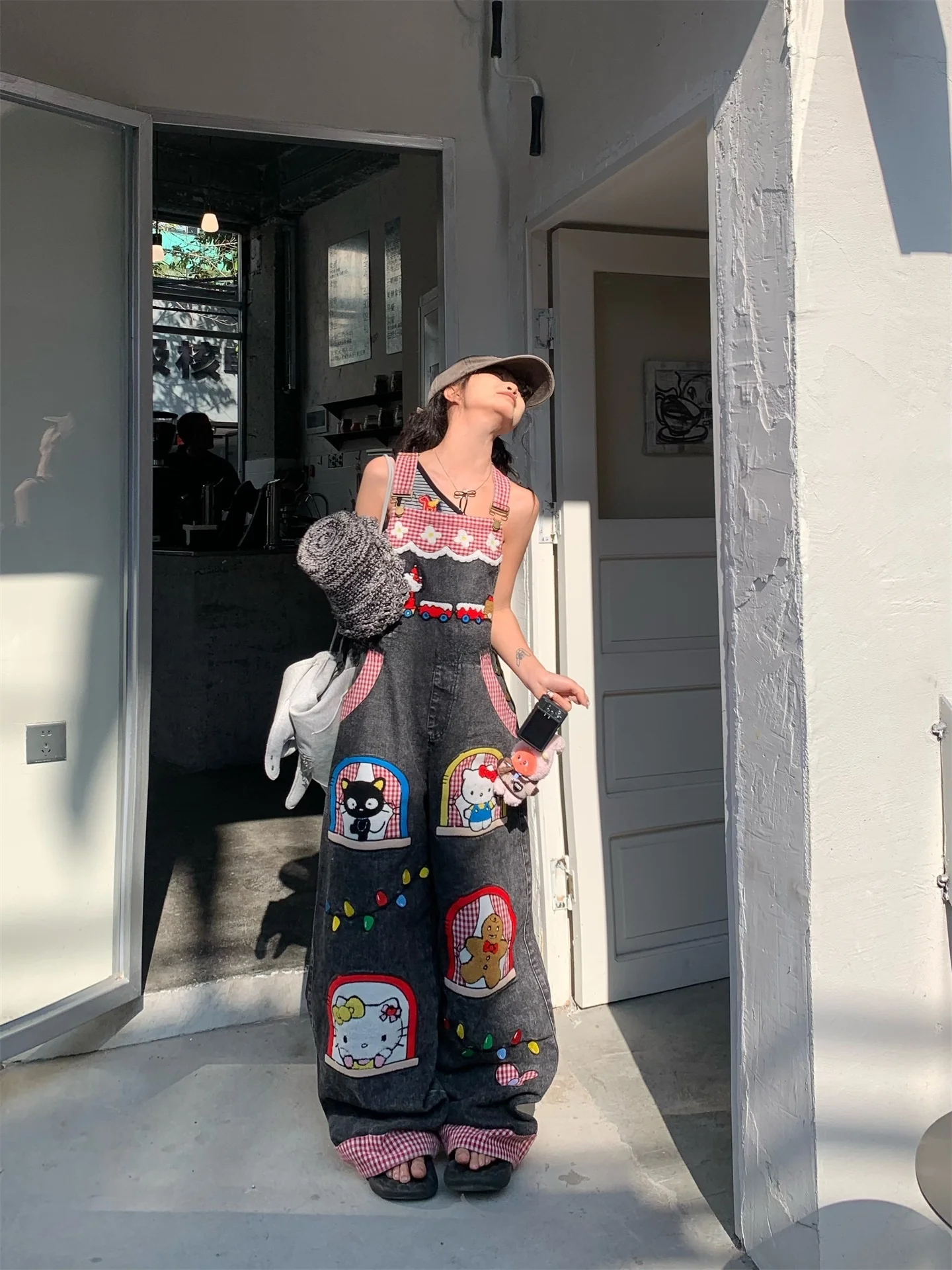 

Retro American Cartoon Embroidery Denim Overalls Loose Fit for Men And Women Waed out Sle Comfortable Straight Leg Jeans