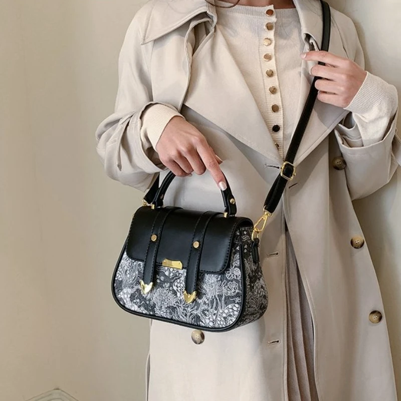 

Versatile Handbag For Women One Shoulder Retro Printing Bag For Daily Use Commuting And Carrying Essentials
