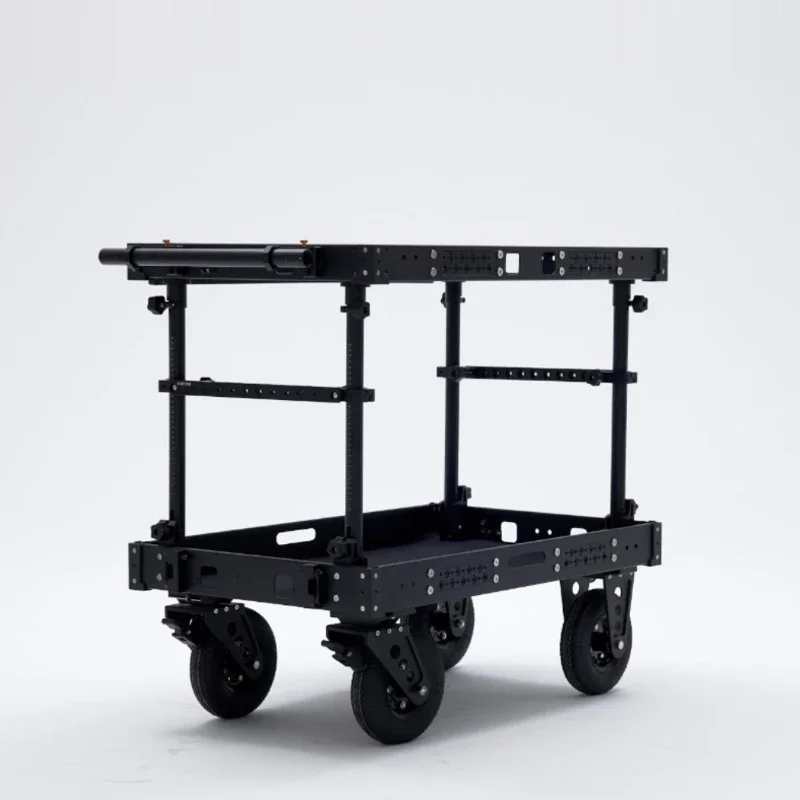 Film and television director's car, light shelves, crew, studio, movable shooting platform