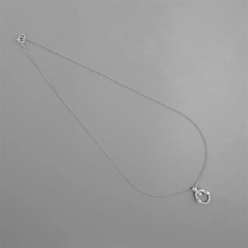 Abstract Oval Hollow Pendant Necklace for Women in Autumn and Winter Simple Fashion High-end Global Collarbone Chain