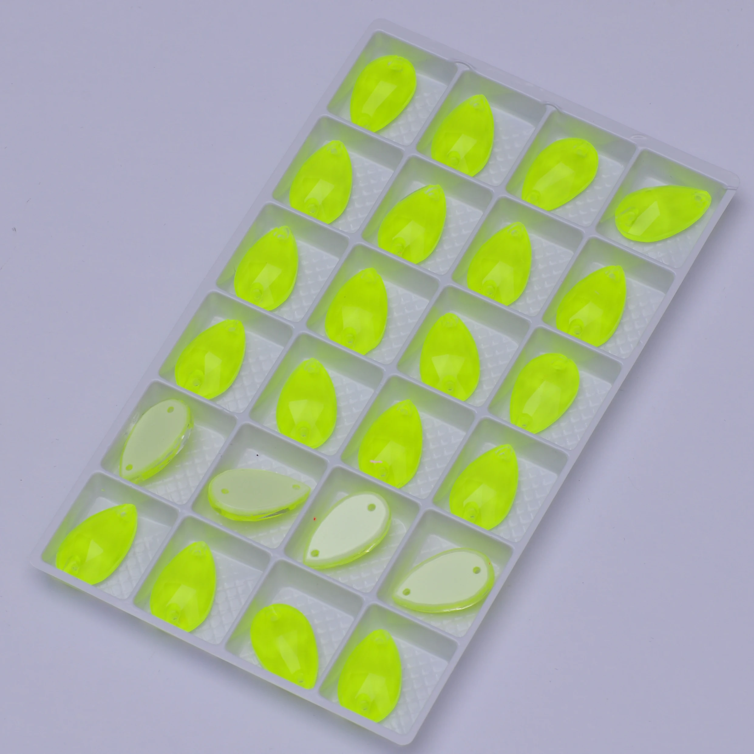Elektrische Farbige K9 Glas-Strasssteine Großhandel, Abgeschrägte Kanten mit Facetten, Flache Rückseite, Aufnähbare Kristalle zur Kleidungsdekoration – Detail 13