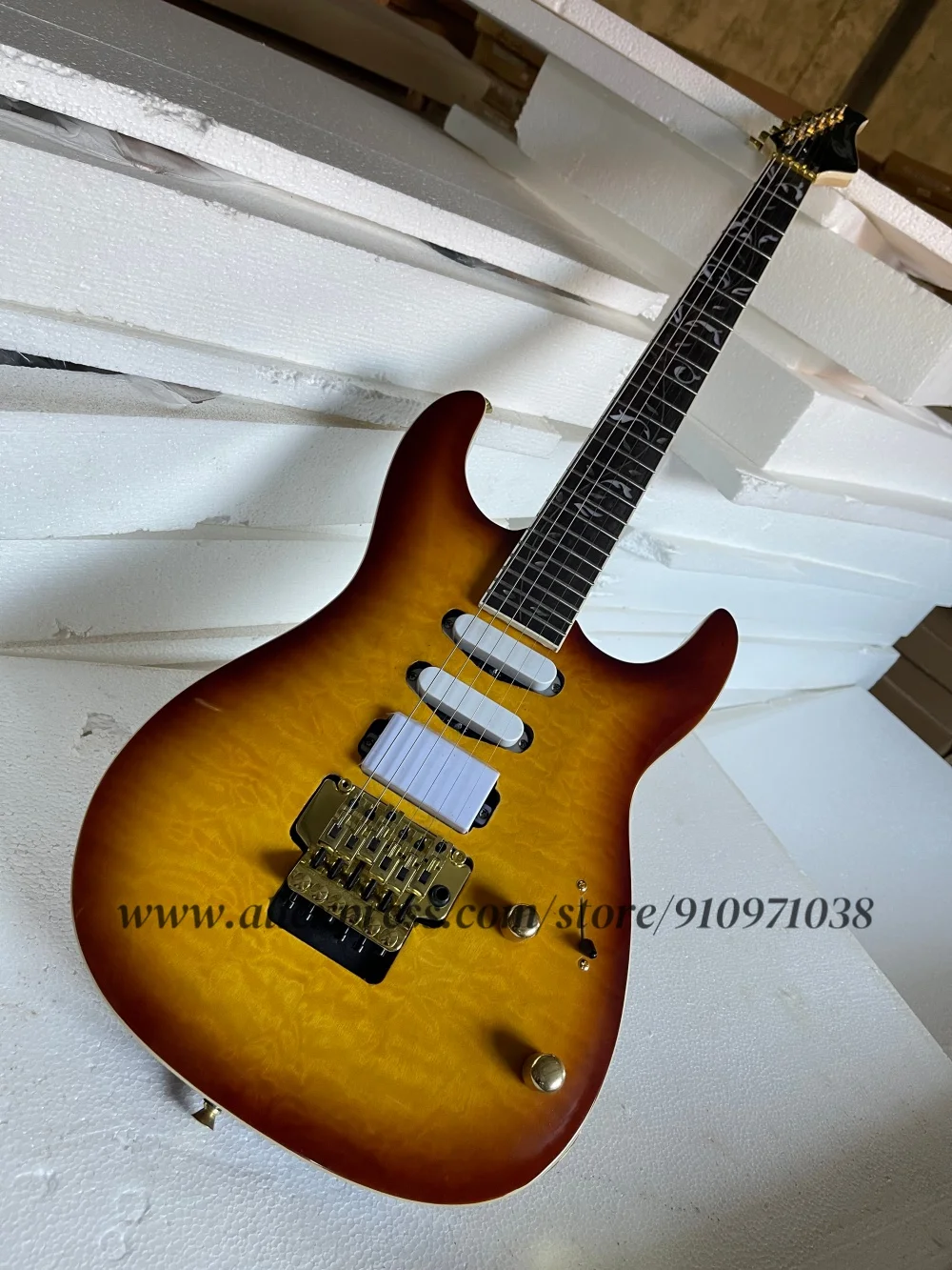 

Classic day excellent guitar, Tremolo bridge, white sealed pickups, quilted maple top solid body, life tree inlaid fingerboard