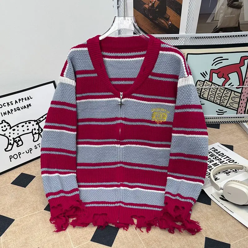 

American Retro Striped Couple Knitted Jaet Men Winter Casual Loose Zipper V-Ne Sweater Polyester Fiber Long Sve Sweats...